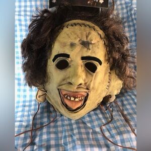 Texas Chainsaw massacre Halloween Mask trick or treat studios Adult